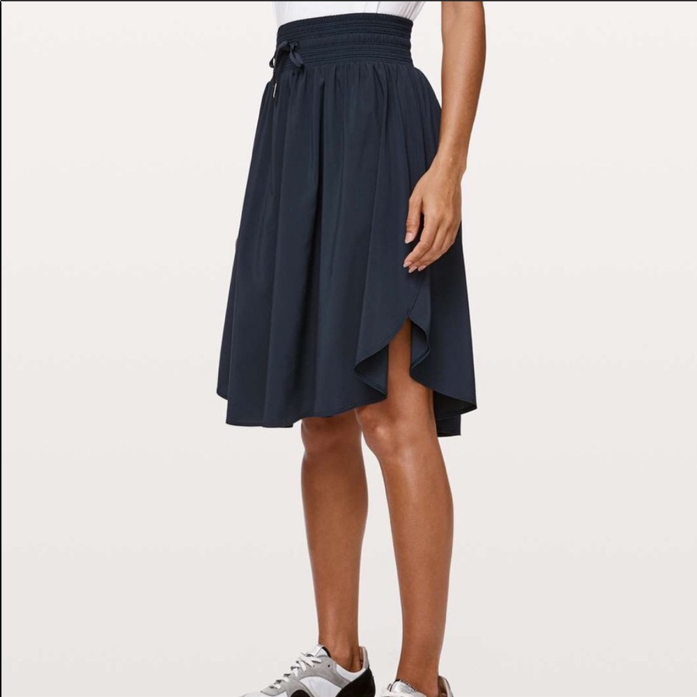 Lululemon The Every Day Skirt in Navy sz 6